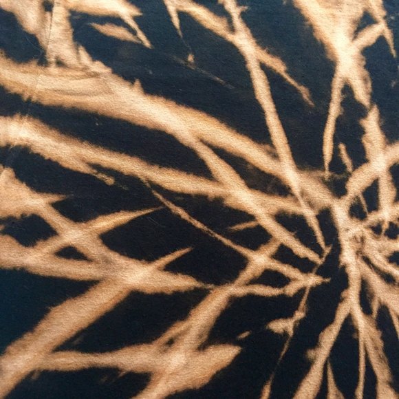 Reverse Tie Dye Spirograph Graphic Tee Original - Picture 3 of 4